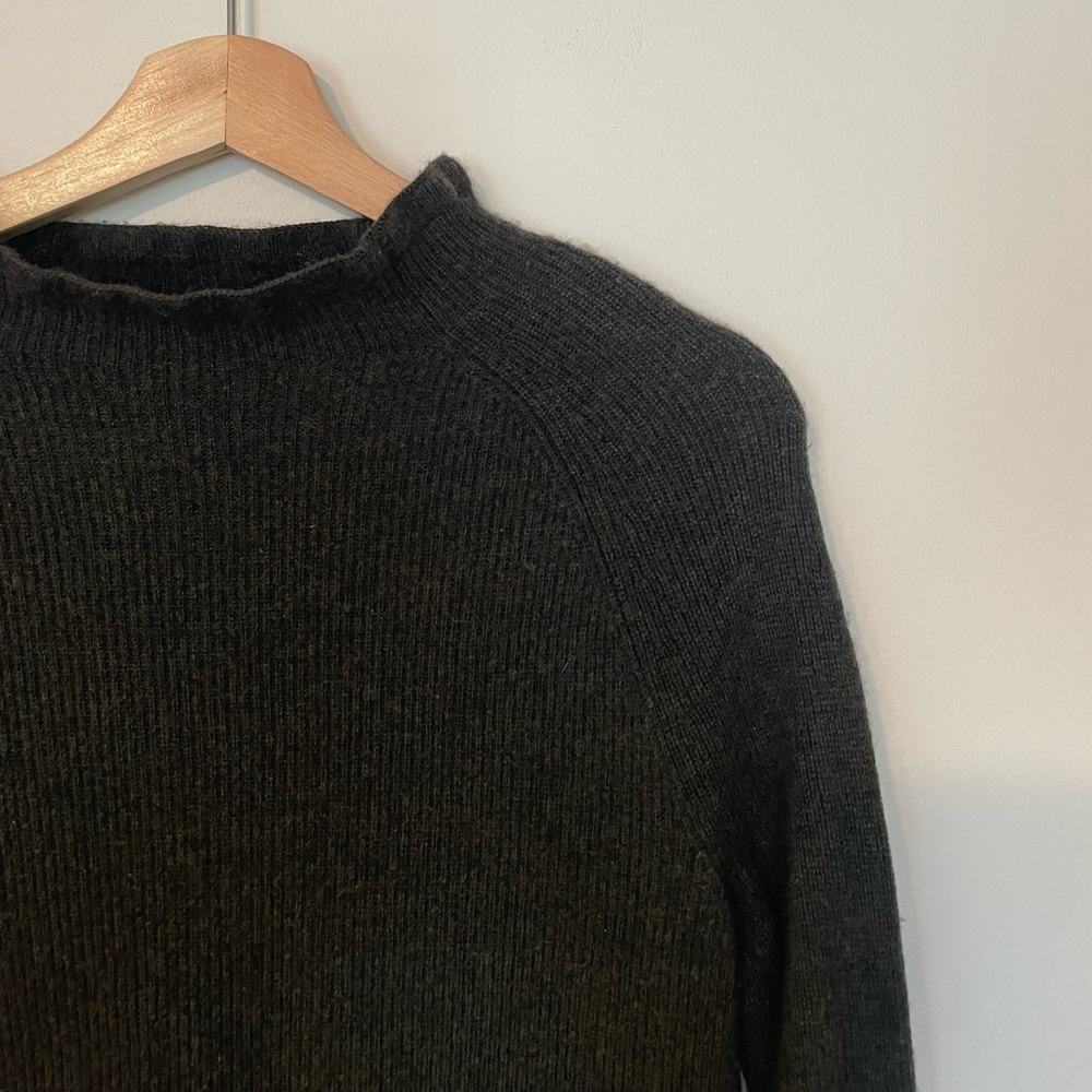 Banana Republic • Dark Green Marled Mock Neck Ruffle Sleeve Sweater - Picture 2 of 6